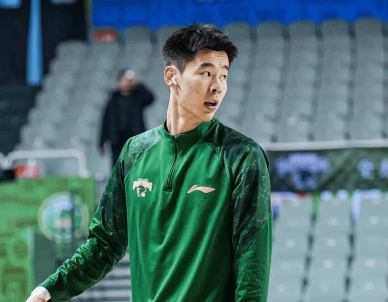 球天下体育直播-南京上半场全队三分25中16命中率高达64%，半场领先深圳27分